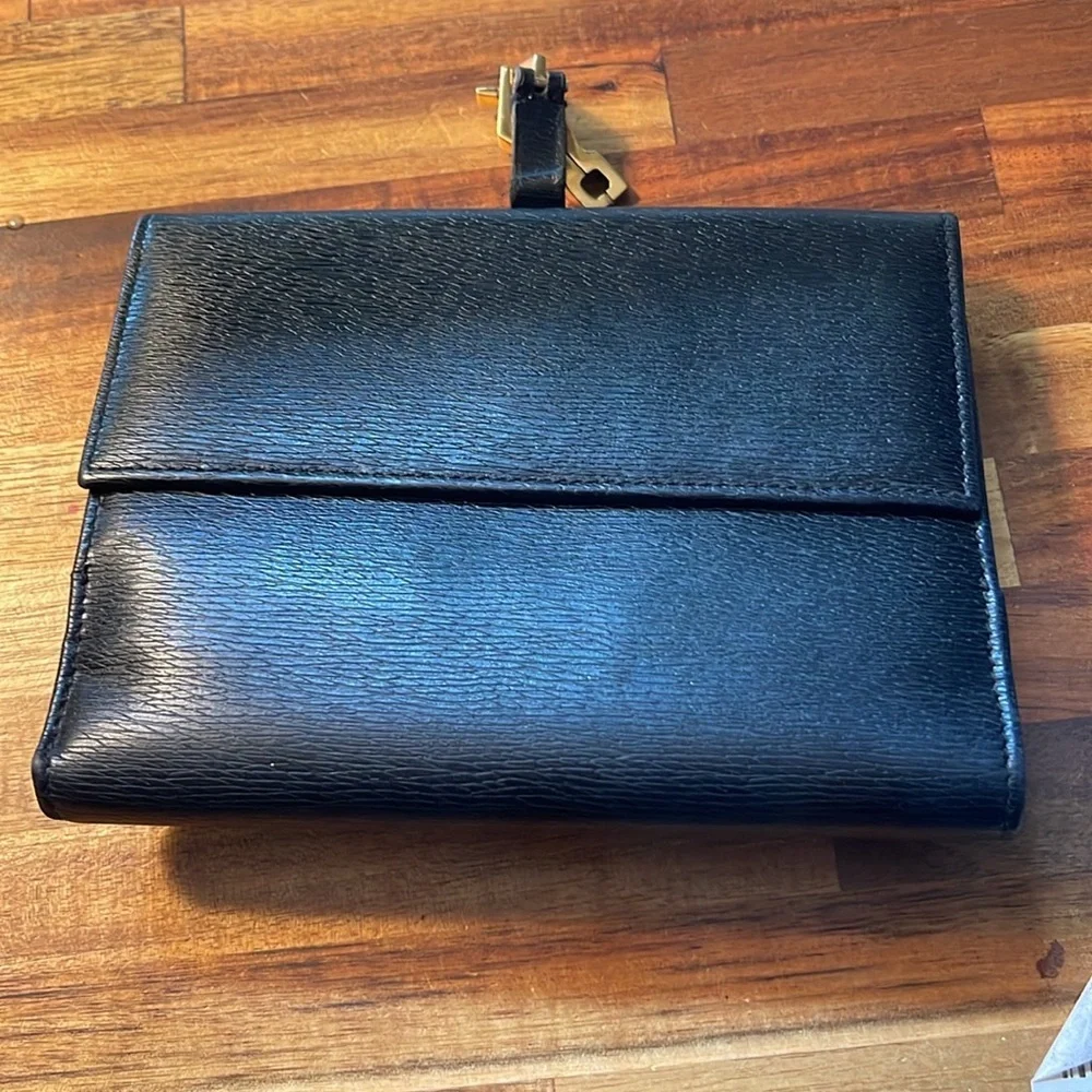 Gucci Authentic Vintage Black Calf Leather Jackie Compact Wallet. 104 - Picture 3 of 13
